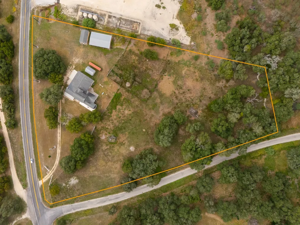 2410 FM 1680 Moulton, TX 77975