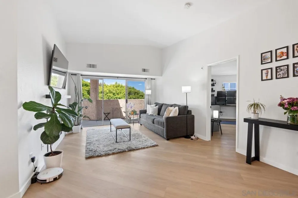 7048 Camino Degrazia #237 San Diego, CA 92111