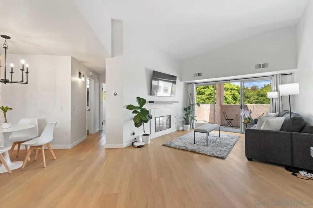 7048 Camino Degrazia #237 San Diego, CA 92111