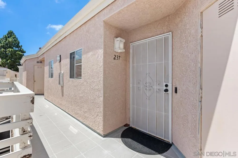 7048 Camino Degrazia #237 San Diego, CA 92111