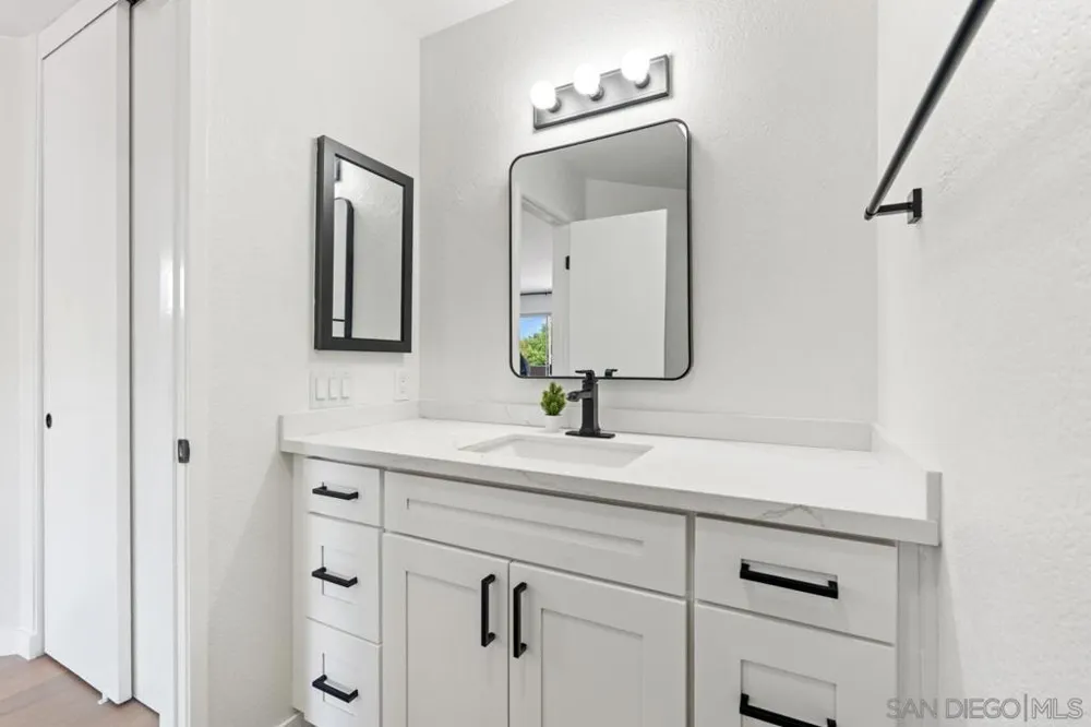7048 Camino Degrazia #237 San Diego, CA 92111
