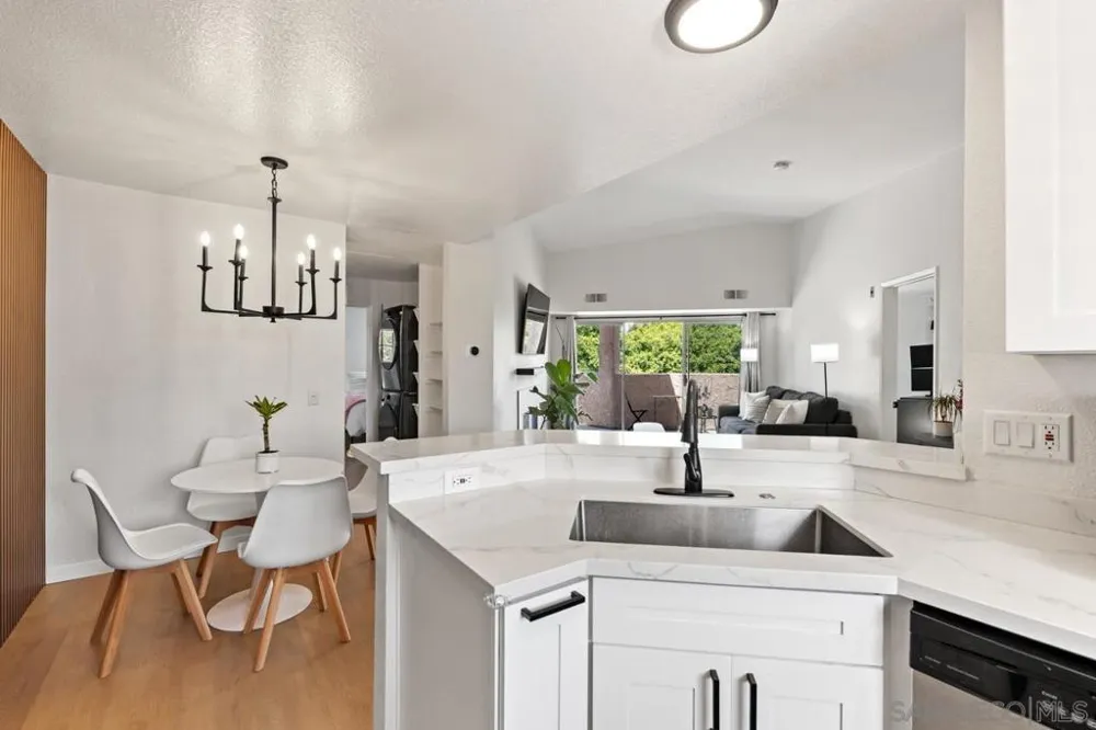 7048 Camino Degrazia #237 San Diego, CA 92111