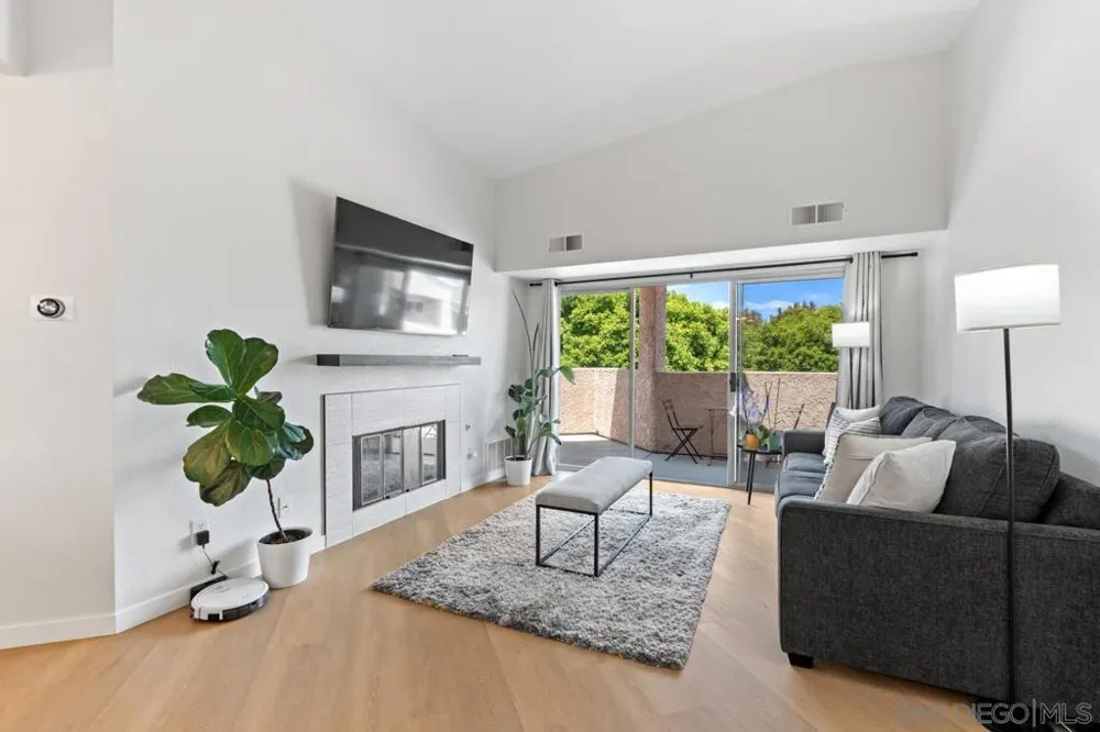 7048 Camino Degrazia #237 San Diego, CA 92111