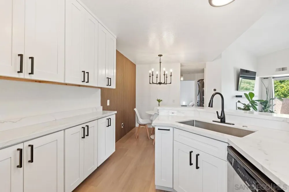 7048 Camino Degrazia #237 San Diego, CA 92111