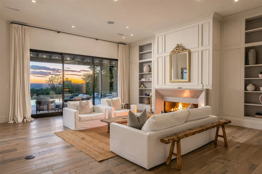 24 Cousteau Lane Austin, TX 78746