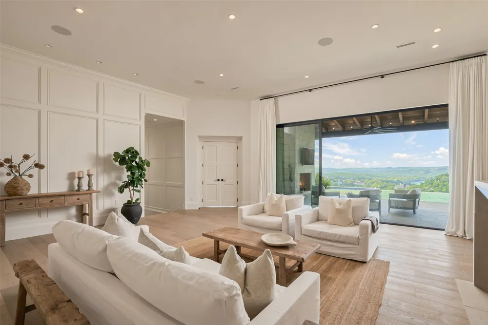 24 Cousteau Lane Austin, TX 78746