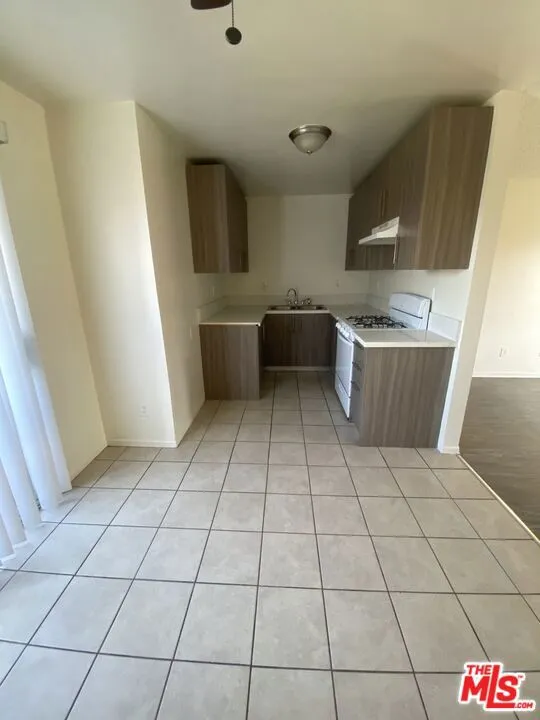 7756 Laurel Canyon Boulevard #13 Los Angeles, CA 91605