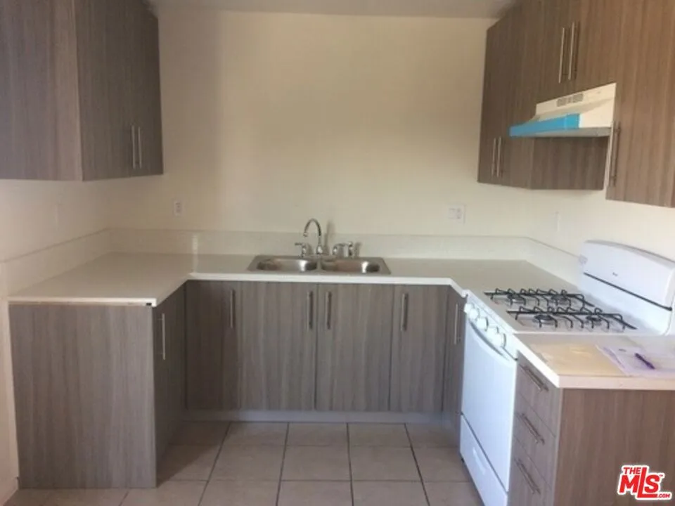 7756 Laurel Canyon Boulevard #13 Los Angeles, CA 91605
