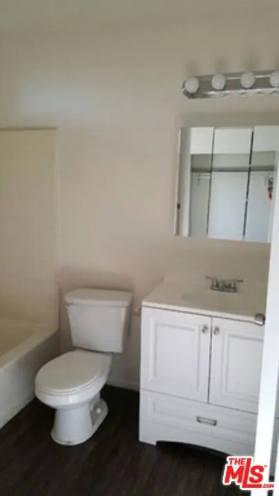 7756 Laurel Canyon Boulevard #13 Los Angeles, CA 91605