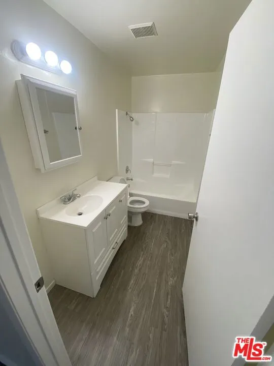 7756 Laurel Canyon Boulevard #13 Los Angeles, CA 91605