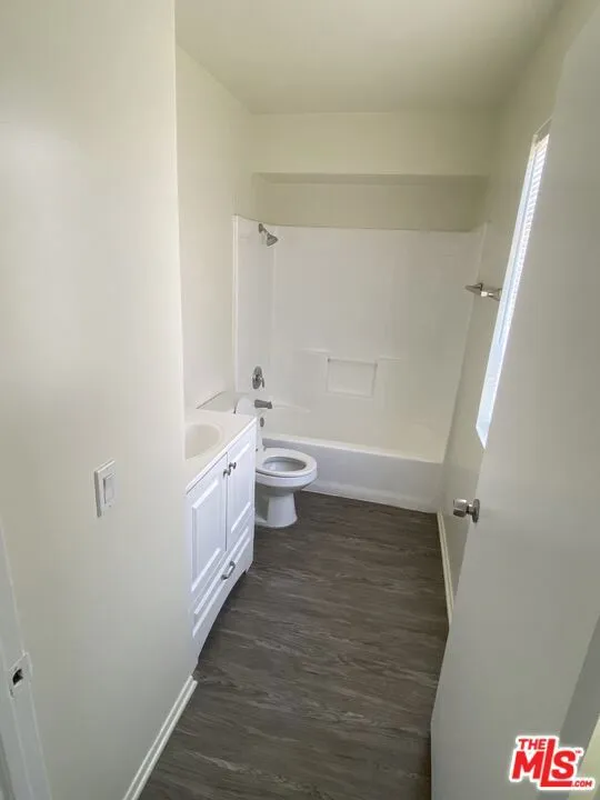 7756 Laurel Canyon Boulevard #13 Los Angeles, CA 91605