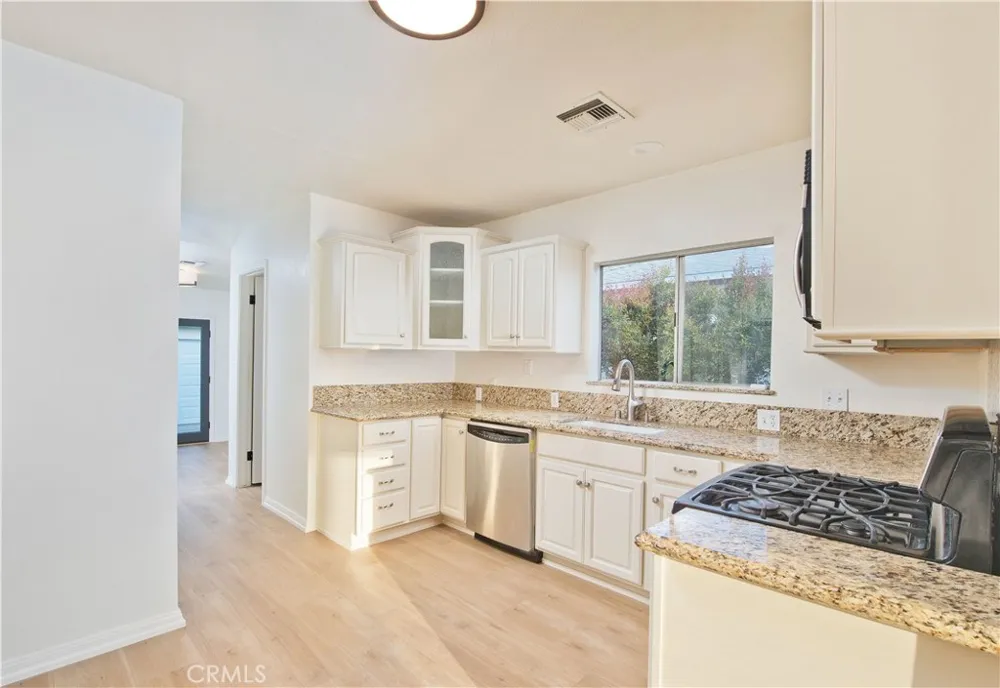 5106 Enfield Avenue Encino, CA 91316
