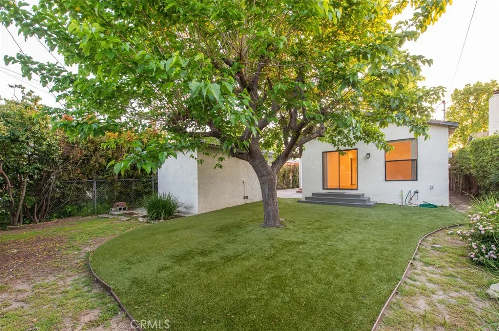 5106 Enfield Avenue Encino, CA 91316