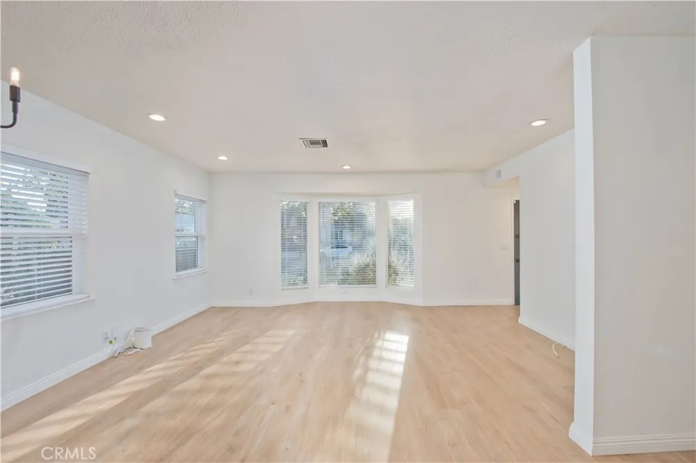 5106 Enfield Avenue Encino, CA 91316