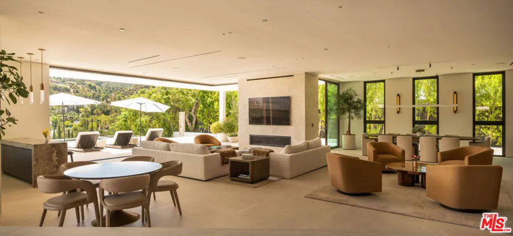 16988 Strawberry Drive Los Angeles, CA 91436