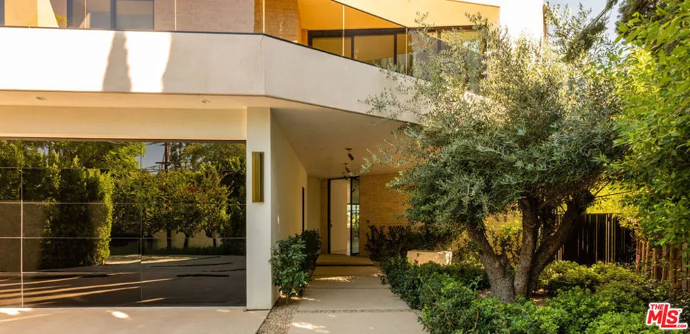 16988 Strawberry Drive Los Angeles, CA 91436