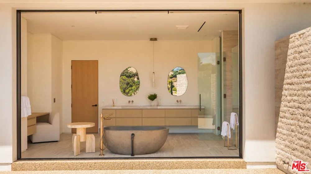 16988 Strawberry Drive Los Angeles, CA 91436
