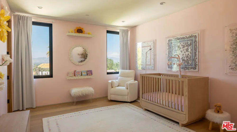 16988 Strawberry Drive Los Angeles, CA 91436