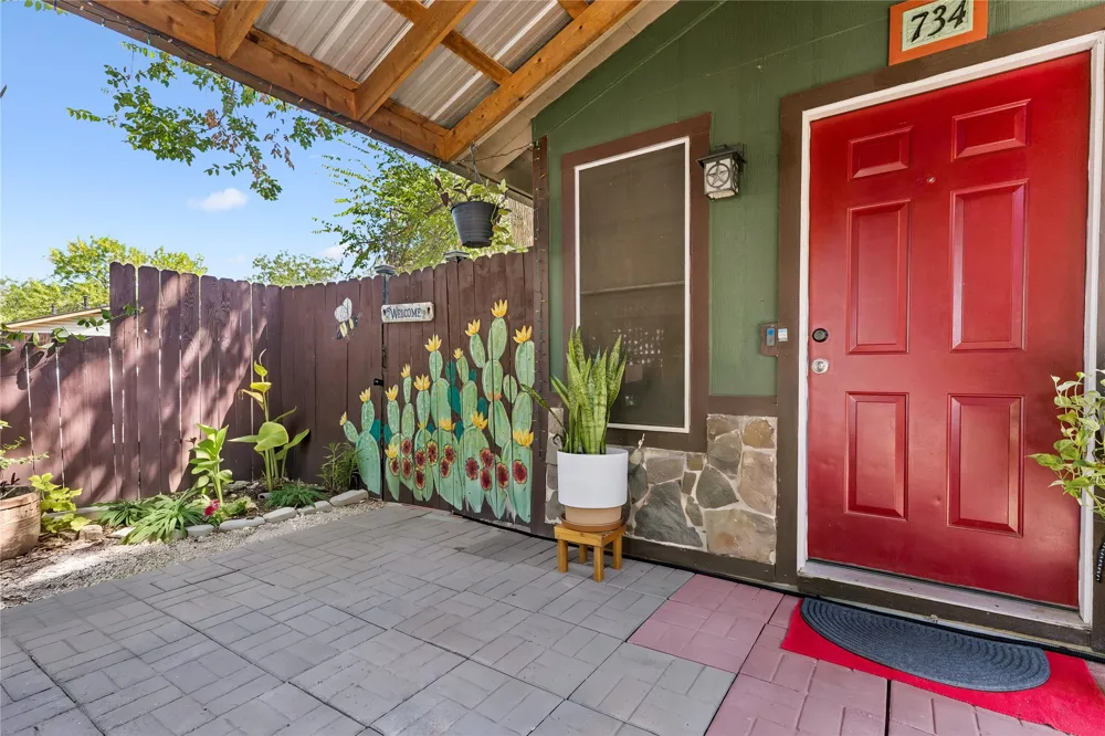 734 Neches Street Lockhart, TX 78644