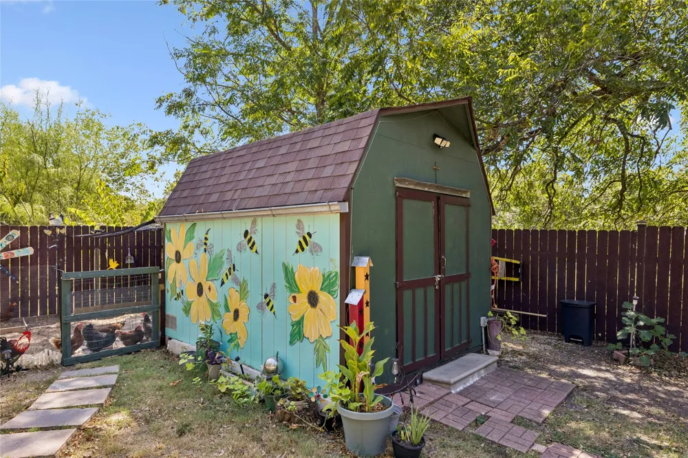 734 Neches Street Lockhart, TX 78644