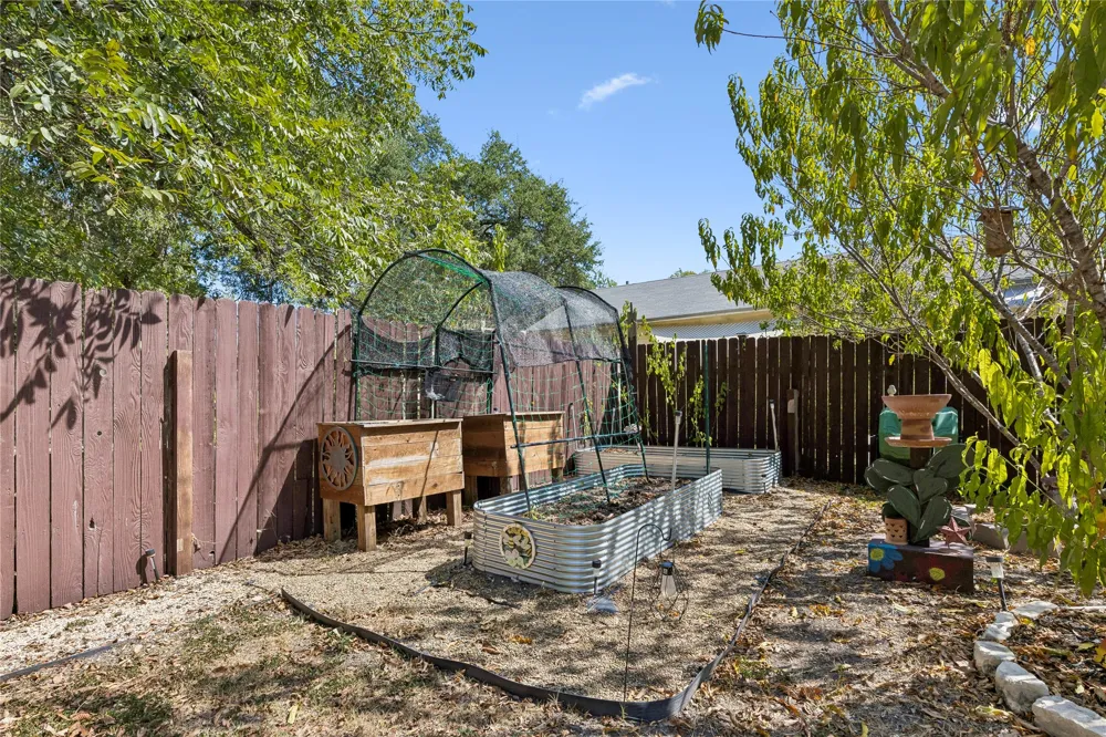 734 Neches Street Lockhart, TX 78644