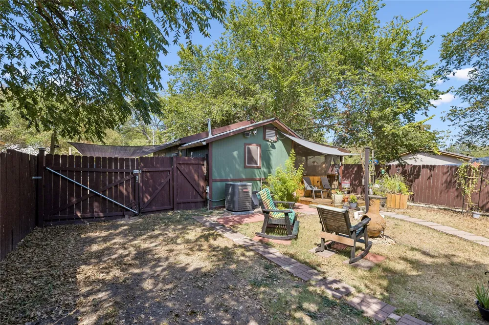734 Neches Street Lockhart, TX 78644