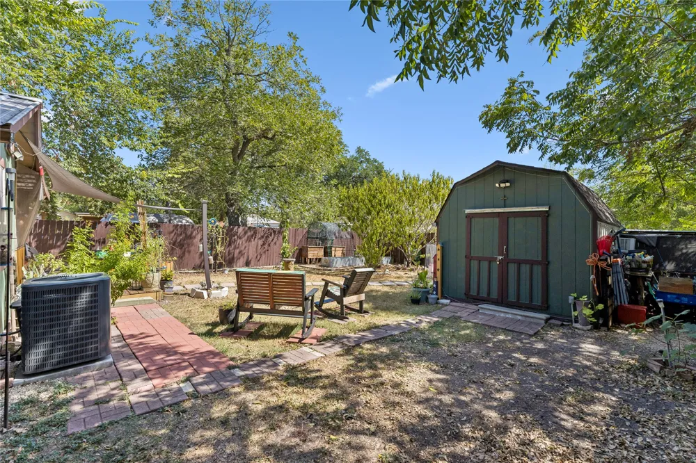 734 Neches Street Lockhart, TX 78644