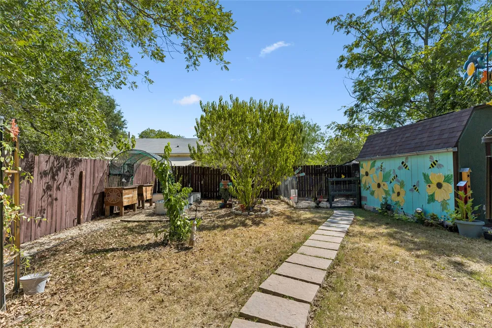 734 Neches Street Lockhart, TX 78644