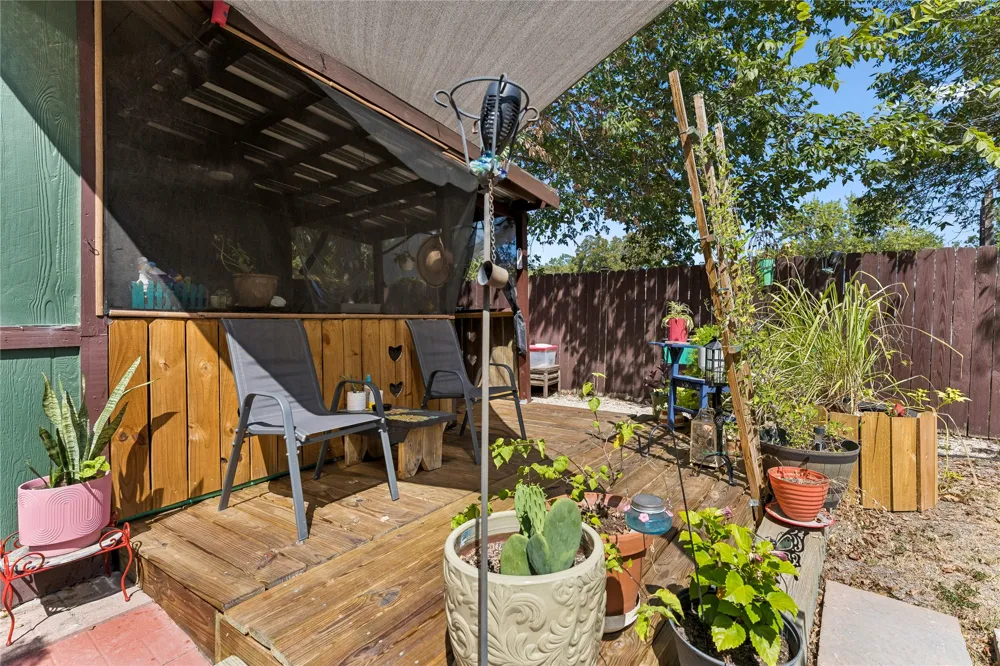 734 Neches Street Lockhart, TX 78644
