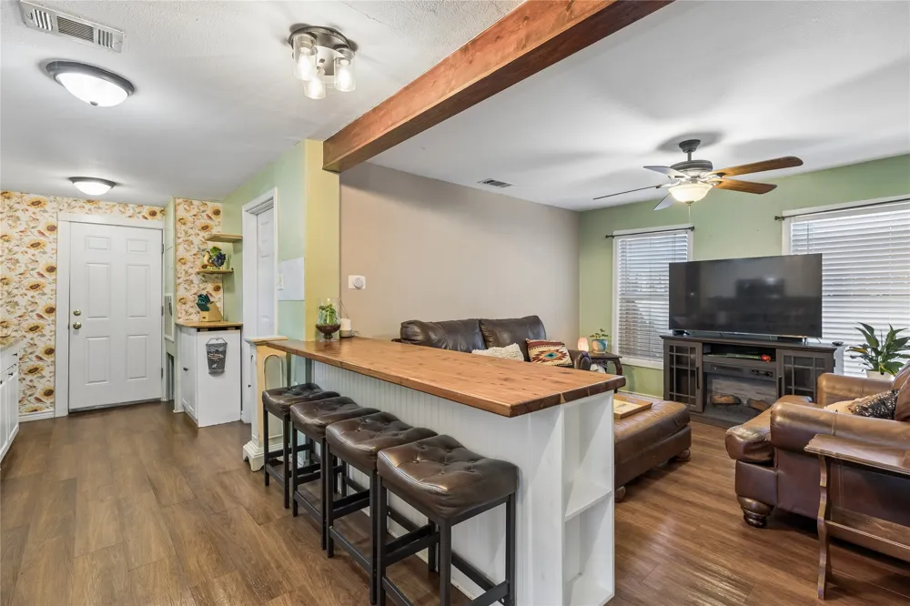 734 Neches Street Lockhart, TX 78644