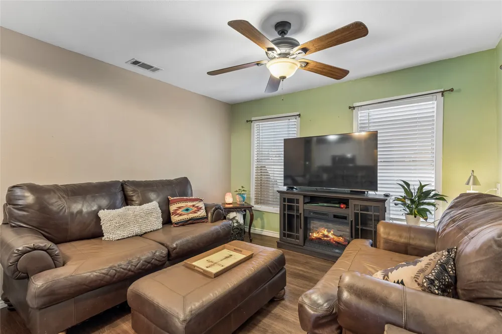 734 Neches Street Lockhart, TX 78644