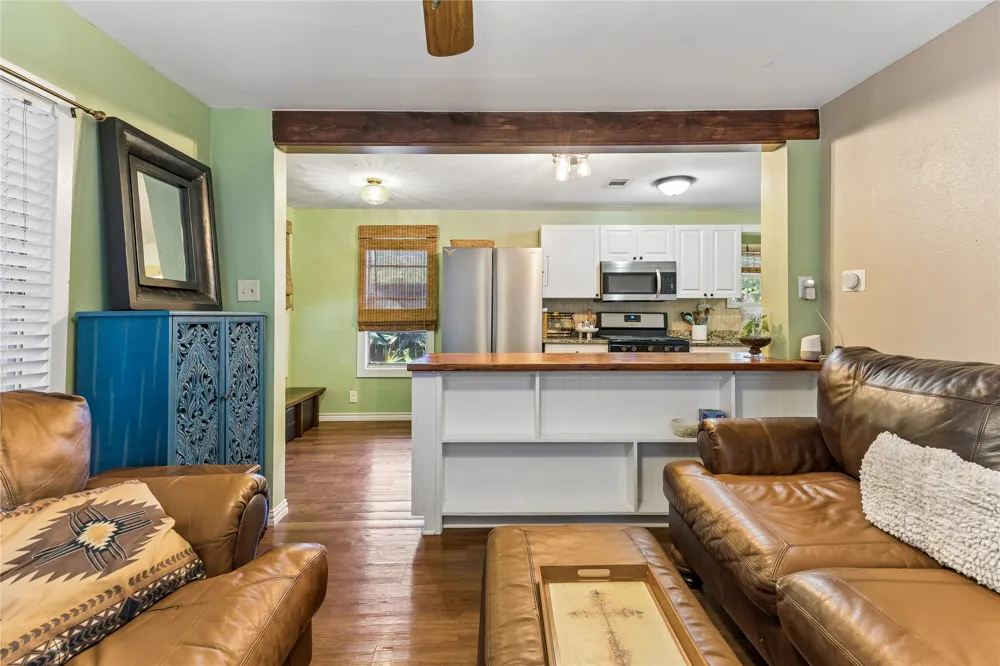 734 Neches Street Lockhart, TX 78644