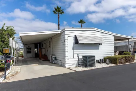 718 Sycamore  Ave #202