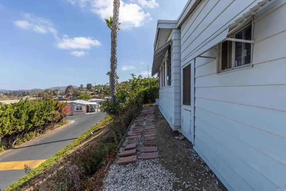718 Sycamore  Ave #202 Vista, CA 92083