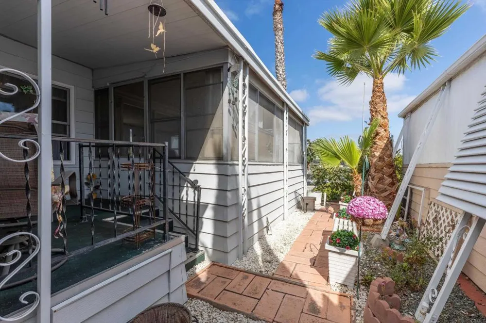 718 Sycamore  Ave #202 Vista, CA 92083