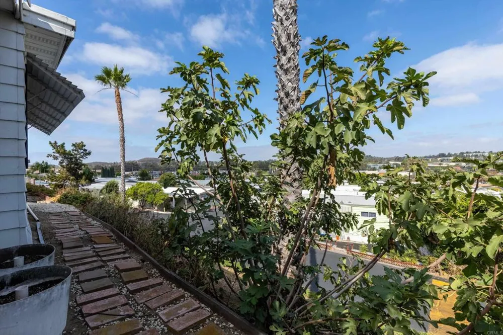 718 Sycamore  Ave #202 Vista, CA 92083