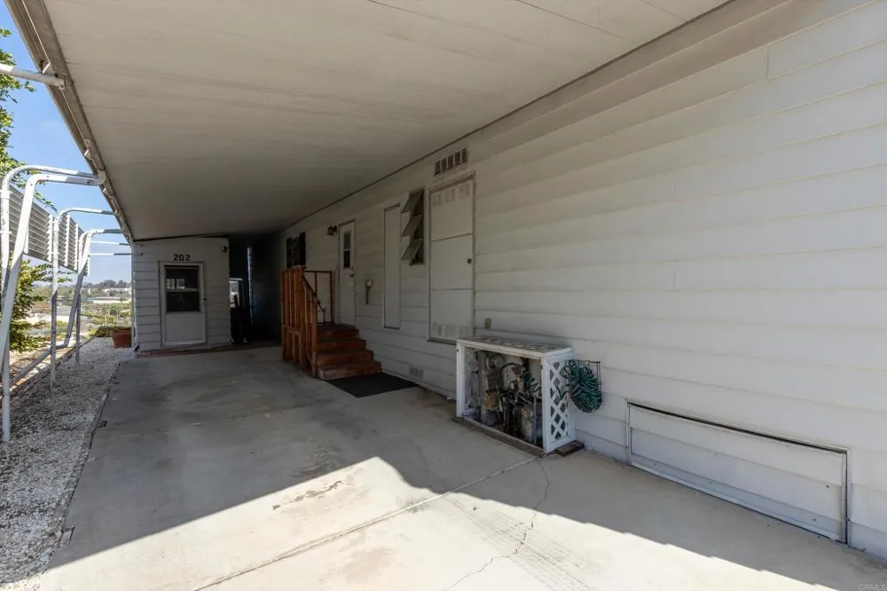 718 Sycamore  Ave #202 Vista, CA 92083