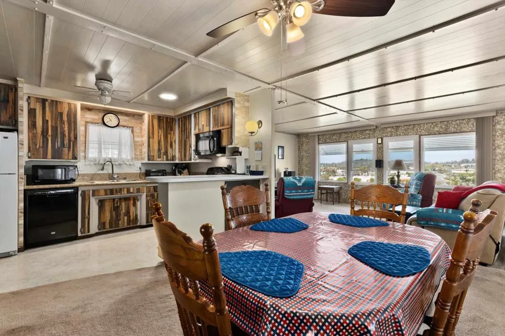 718 Sycamore  Ave #202 Vista, CA 92083