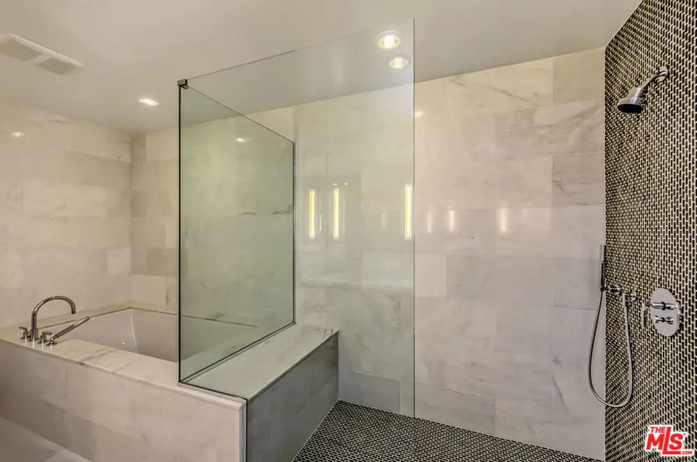 1705 Ocean Avenue #405 Santa Monica, CA 90401