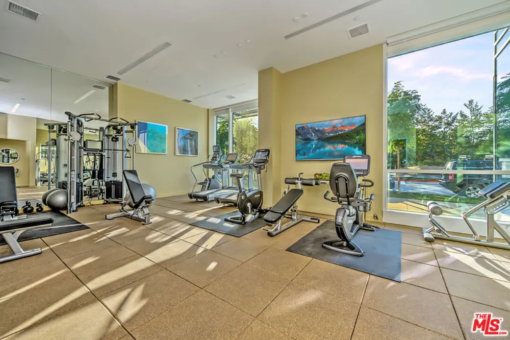 1705 Ocean Avenue #405 Santa Monica, CA 90401