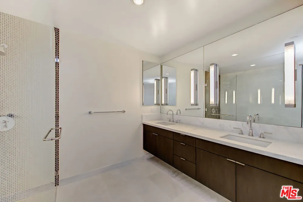 1705 Ocean Avenue #405 Santa Monica, CA 90401