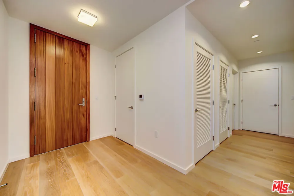 1705 Ocean Avenue #405 Santa Monica, CA 90401