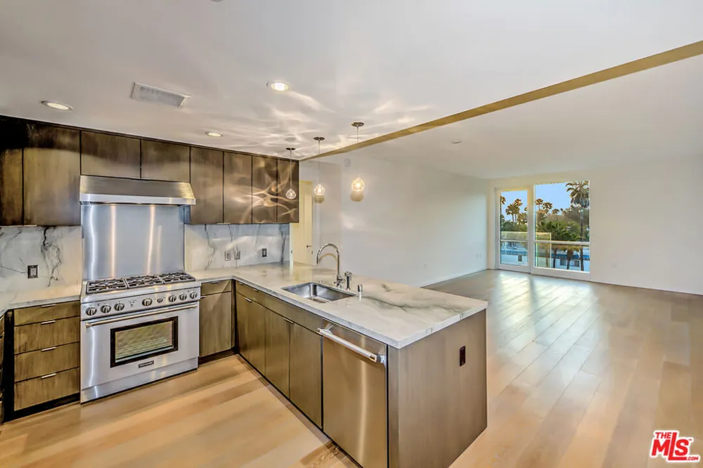 1705 Ocean Avenue #405 Santa Monica, CA 90401