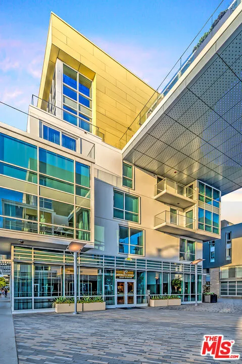 1705 Ocean Avenue #405 Santa Monica, CA 90401