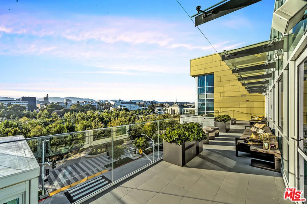 1705 Ocean Avenue #405 Santa Monica, CA 90401