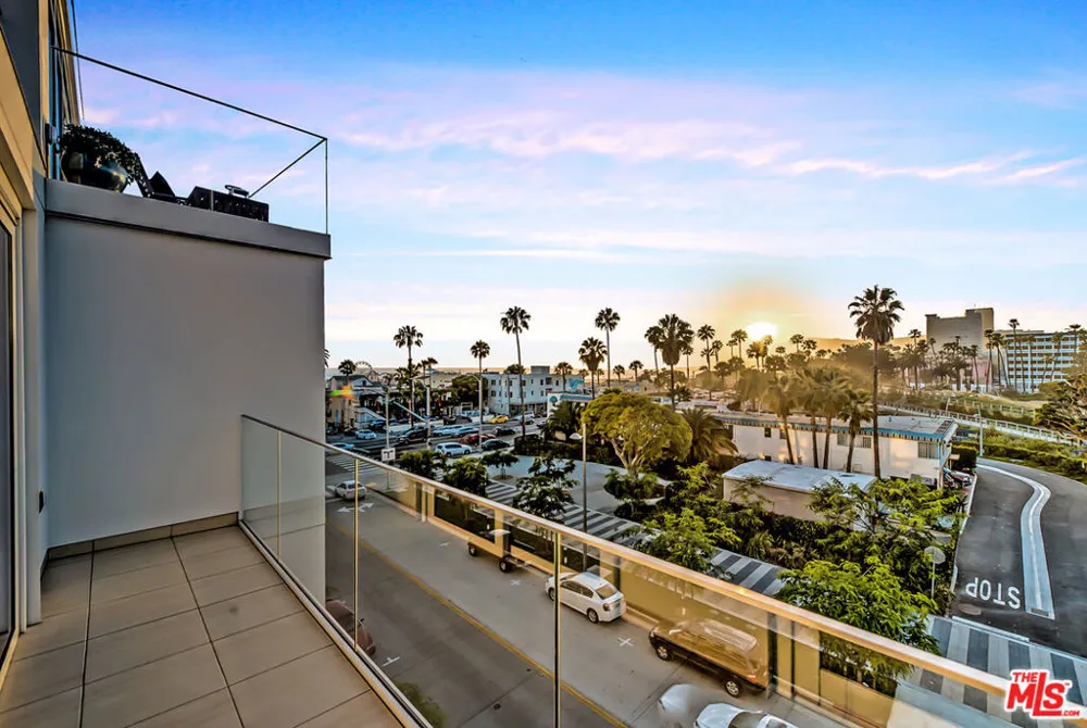 1705 Ocean Avenue #405 Santa Monica, CA 90401