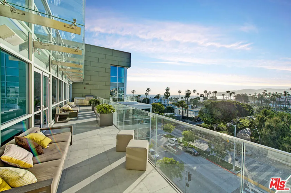 1705 Ocean Avenue #405 Santa Monica, CA 90401