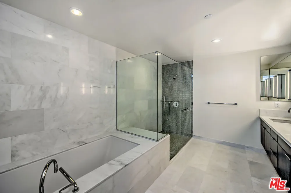 1705 Ocean Avenue #405 Santa Monica, CA 90401