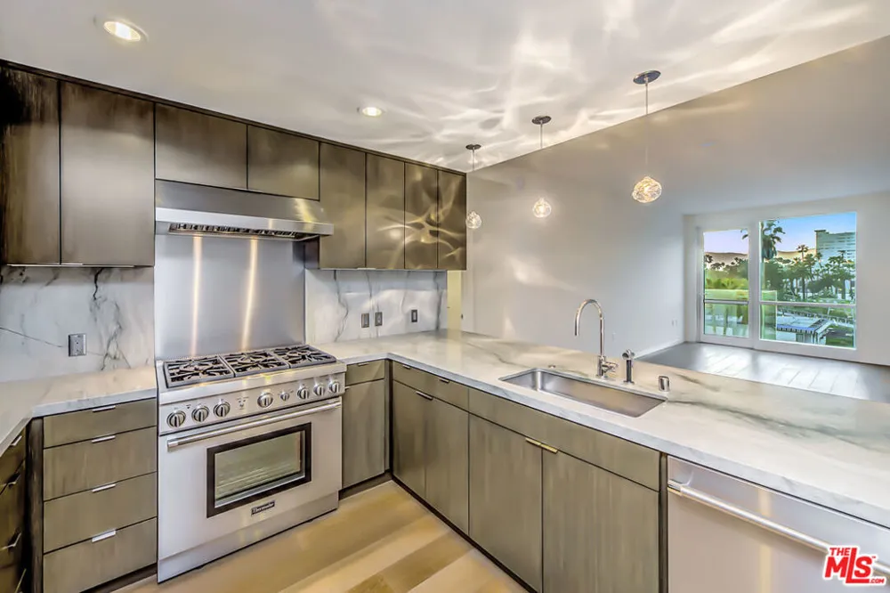1705 Ocean Avenue #405 Santa Monica, CA 90401