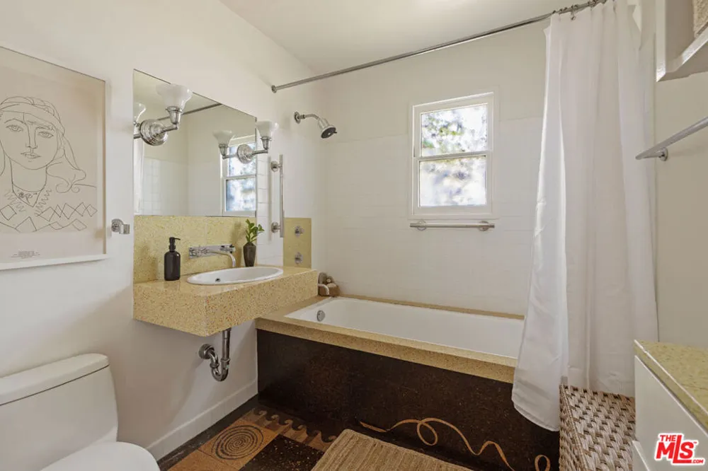 450 Sycamore Avenue #4 Los Angeles, CA 90036